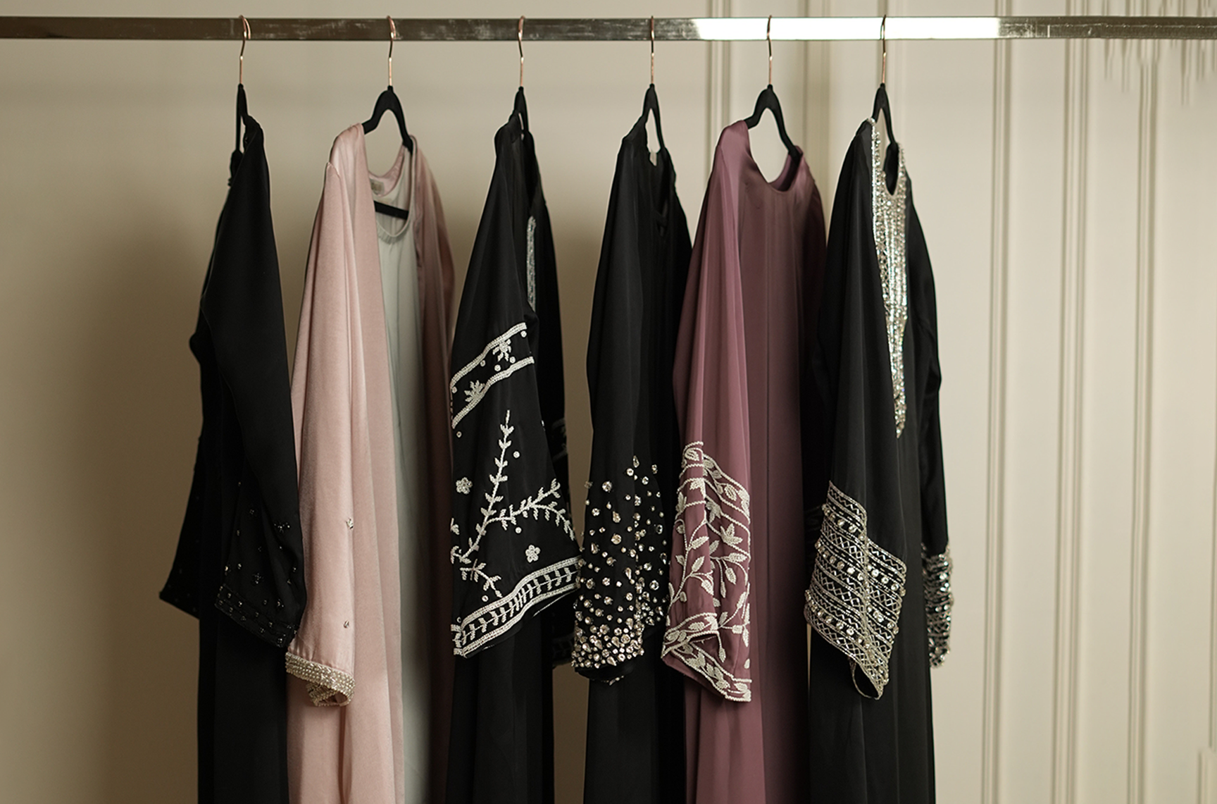 The Timeless Elegance of the Abaya: A Journey Through History and Modern Trends